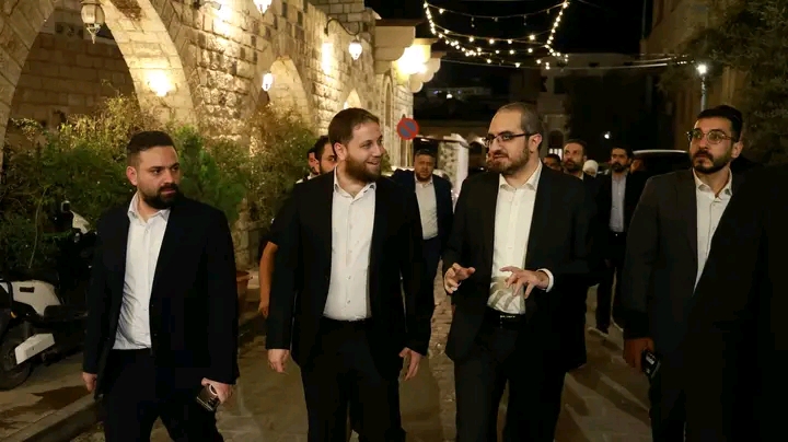 رئيس هيئة الاستثمار السورية ومحافظ حماة يجريان جولة ميدانية من جبل زين العابدين إلى ساحة العاصي لبحث فرص استثمارية جديدة