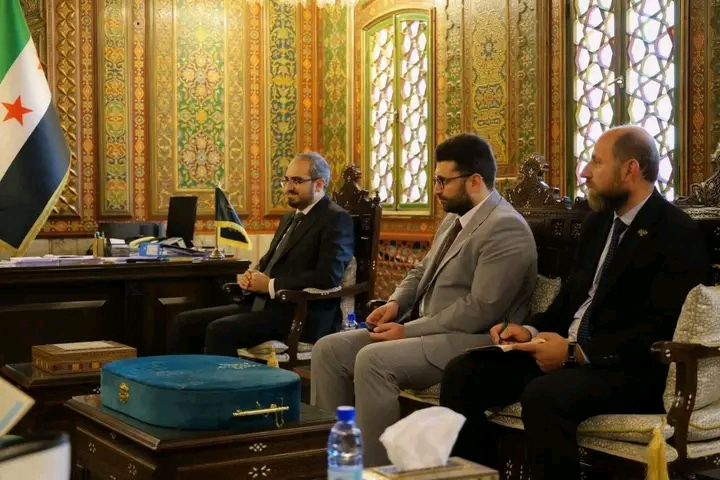 هيئة الاستثمار السورية تبحث مع السفير الجزائري آفاق تعزيز التعاون الاستثماري