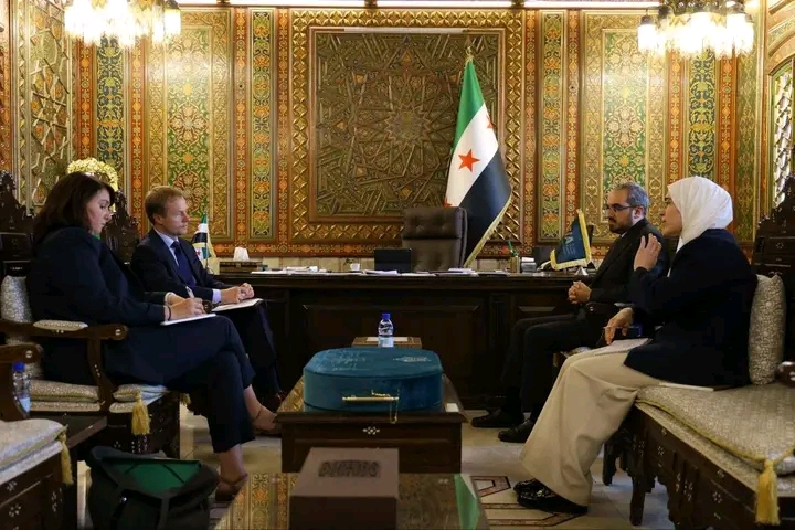هيئة الاستثمار السورية تبحث مع القائم بالأعمال الفرنسي تعزيز فرص الاستثمار والتعاون