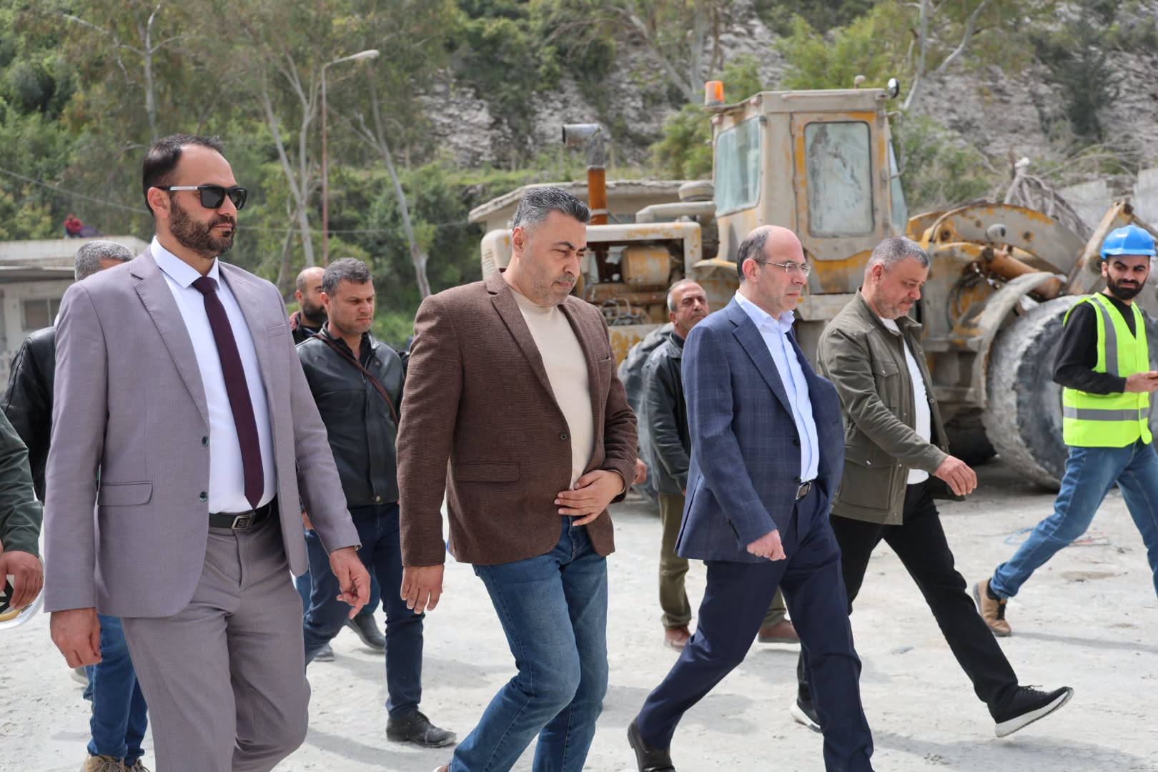 انطلاق الإنتاج التجريبي في معمل إسمنت طرطوس.. خطوة استراتيجية نحو استعادة زخم الصناعة الوطنية، بالشراكة بين القطاعين العام والخاص