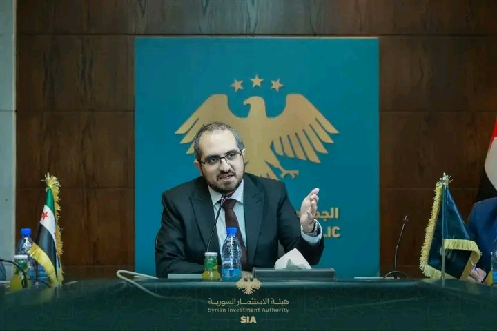 أكثر من 26 جهة عامة، من وزارات وهيئات ومؤسسات حكومية، على طاولة واحدة لتفعيل النافذة الواحدة في هيئة الاستثمار السورية