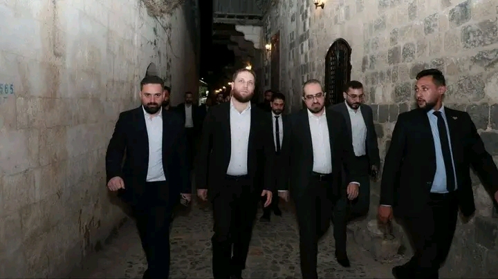رئيس هيئة الاستثمار السورية ومحافظ حماة يجريان جولة ميدانية من جبل زين العابدين إلى ساحة العاصي لبحث فرص استثمارية جديدة